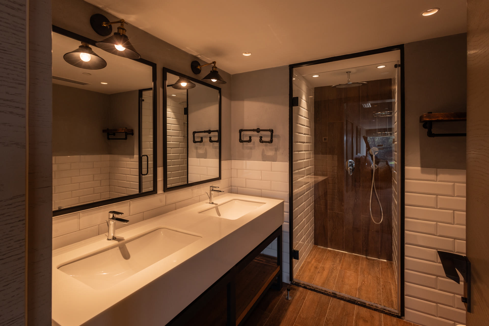 Flame Towers luxury residence interior photo 7